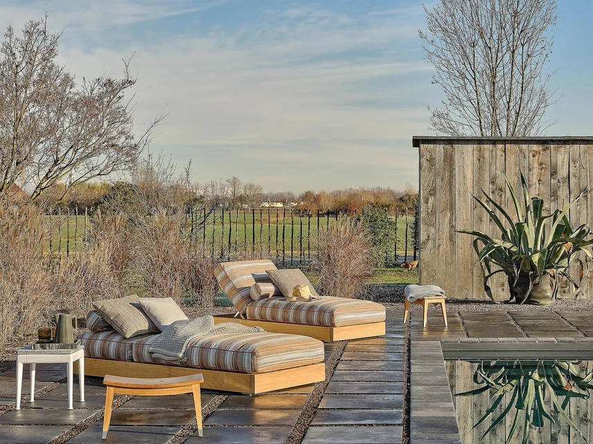 Daybed Hamptons in legno massello e tessuto imbottito di Flexform