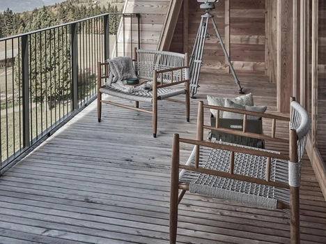 Poltroncina in legno massello e corda intrecciata Lee Outdoor di Flexform