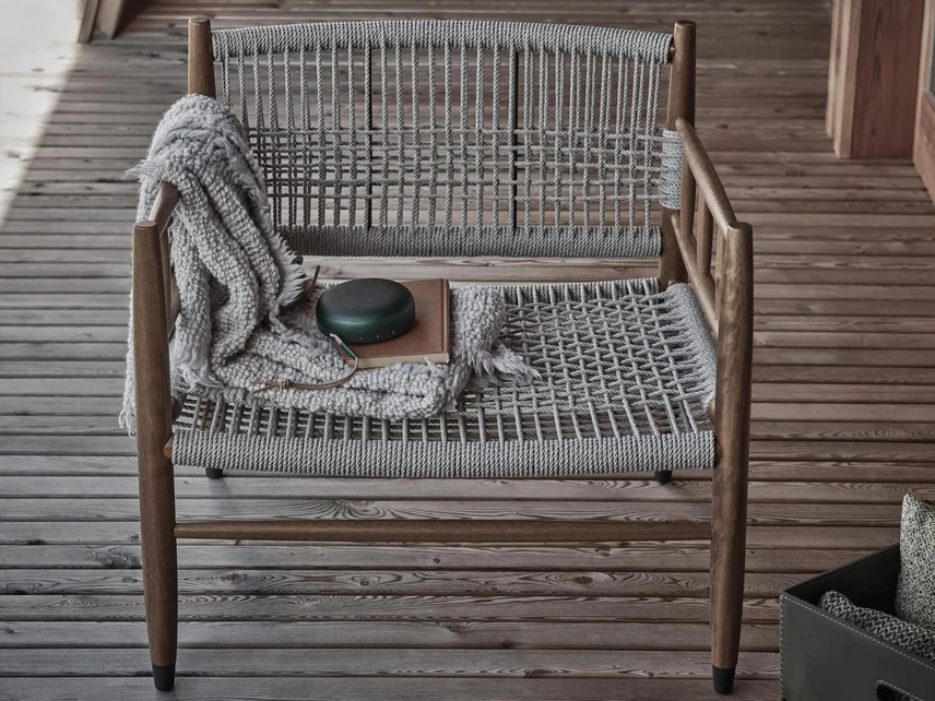 Poltroncina in legno massello e corda intrecciata Lee Outdoor di Flexform