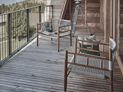 Poltroncina in legno massello e corda intrecciata Lee Outdoor di Flexform