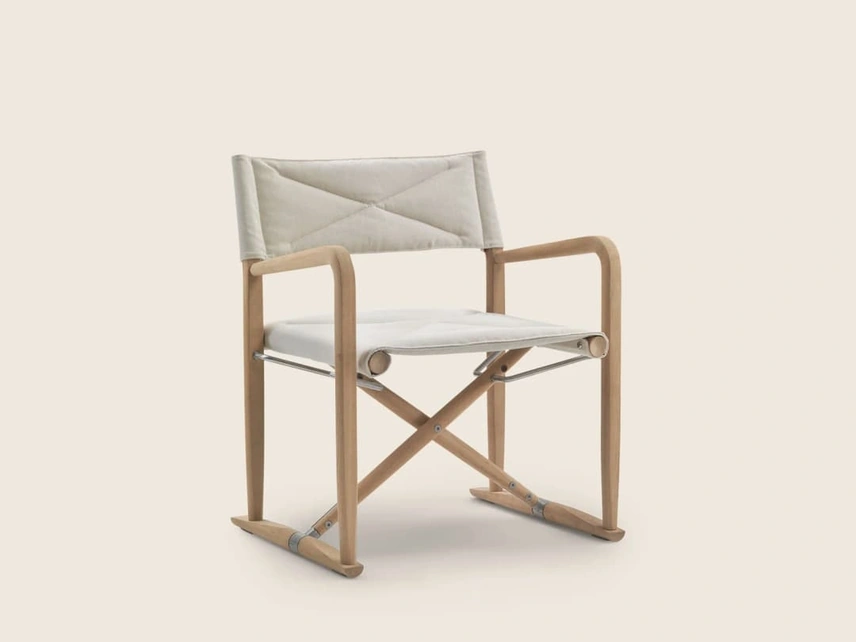 Poltroncina Luchino Outdoor in tessuto e massello di Iroko di Flexform