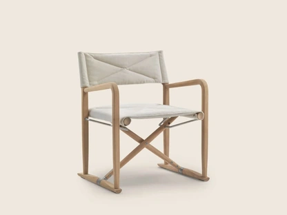 Poltroncina Luchino Outdoor in tessuto e massello di Iroko di Flexform