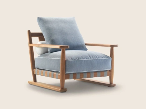 Poltroncina Meriggio in legno massello di Flexform