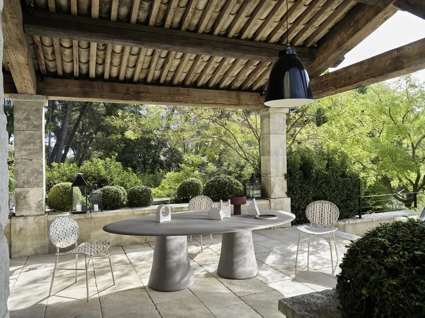 Tavolo Noa in resina spatolata di Gervasoni