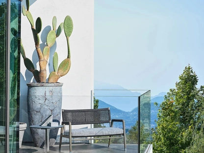 Divano in legno Ortigia Outdoor di Flexform