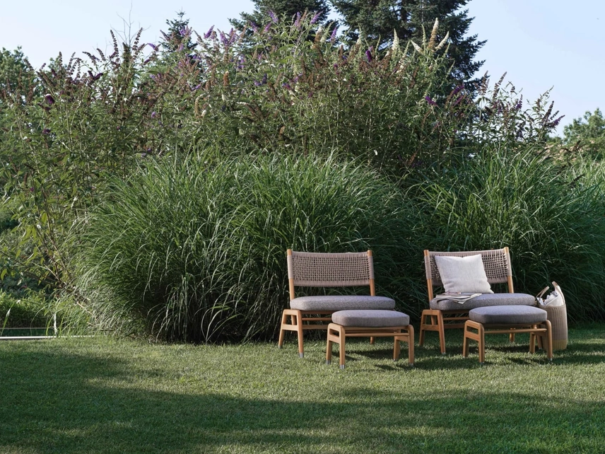 Poltroncina Ortigia Outdoor in legno massello e corda intrecciata di Flexform
