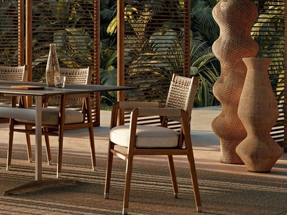 Sedia Ortigia Outdoor in legno massello e corda intrecciata di Flexform