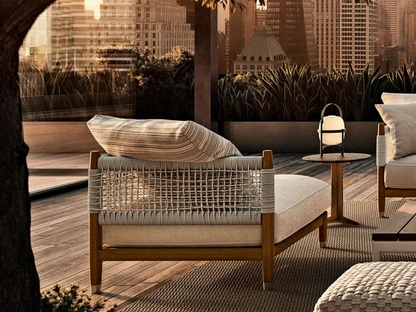 Poltroncina Parker Outdoor in legno massello e corda intrecciata di Flexform