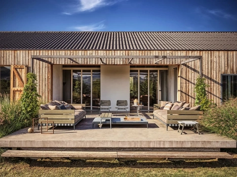 Tavolino Pico Outdoor in pietra o legno di Flexform