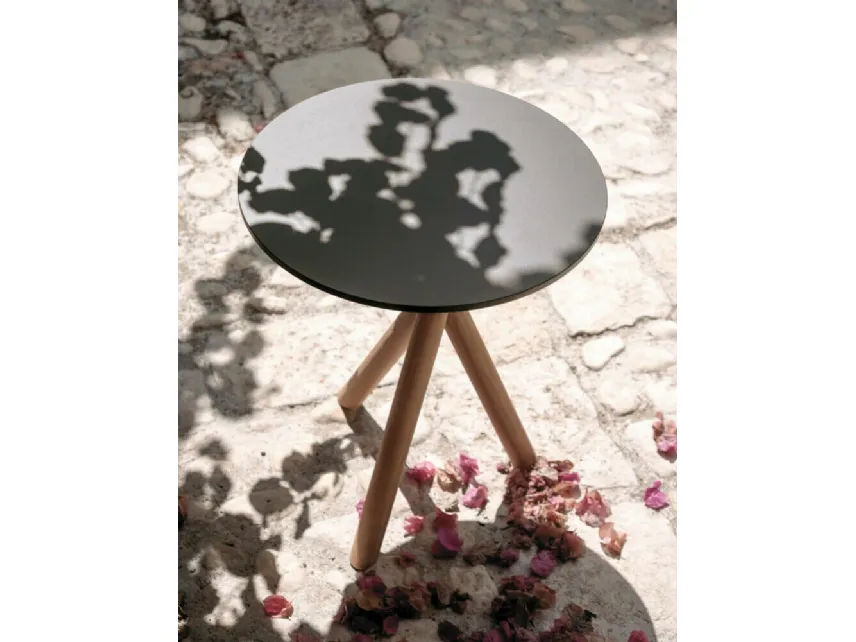 Tavolino rotondo con base in teak e top in grès grigio Stork di Roda