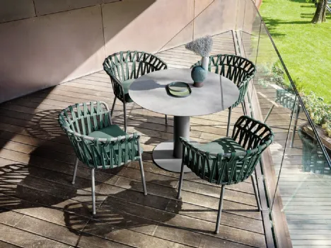 Tavolino rotondo Big Base in acciaio con stelo cilindrico di Varaschin