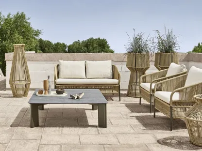 Tavolino quadrato Plinto in alluminio verniciato e top in HPL e ceramica bocciardata di Varaschin