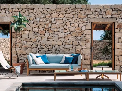Set da giardino composto da tavolio e divano in legno teak Teka di Roda
